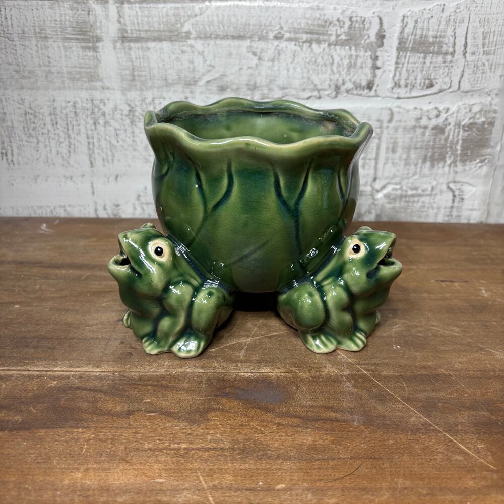 Vintage Green Majolica Style Three Frog Cabbage Leaf Planter B-536